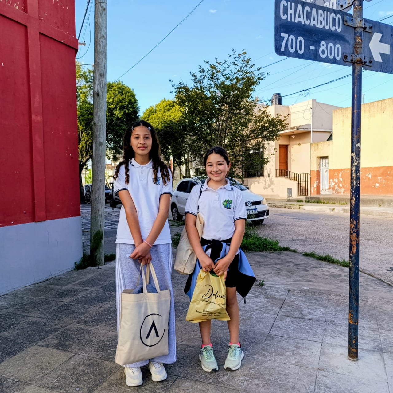 Alumnos del Colegio Sarmiento realizan una Colecta Solidaria